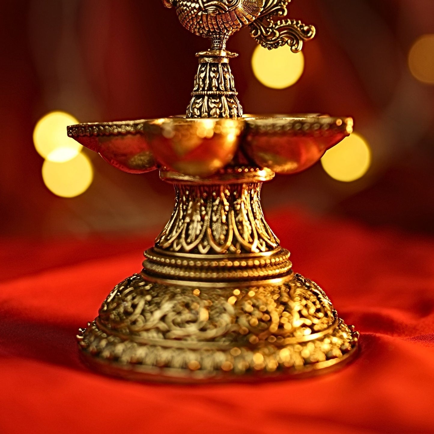 The Royal Mor Samai – Twin Diya Form